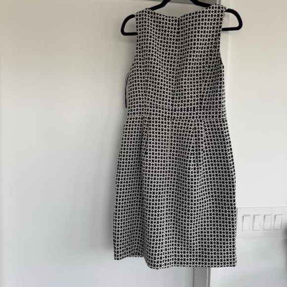 NWT - White House black market sheath dressing B&W pattern - Picture 9 of 9